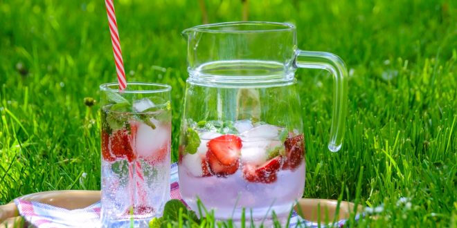 10 Beach Drinks To Take For The Picnic