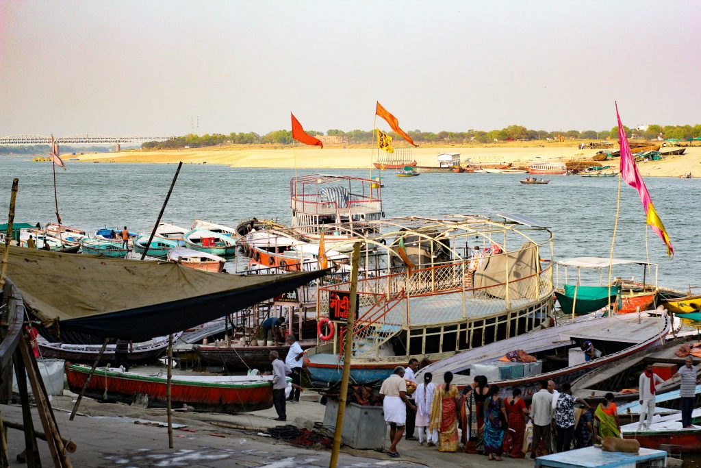 गंगा नदी कहां से निकलती है और कहां जाती है