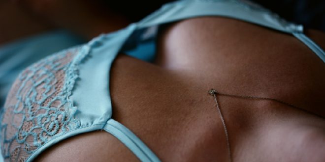 what does it mean when a woman shows her cleavage