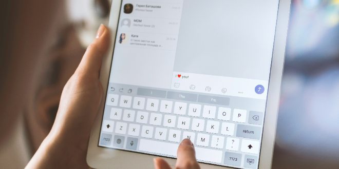 view:source:rockingwolvesradio.com/main/chatroom/chatroom.html