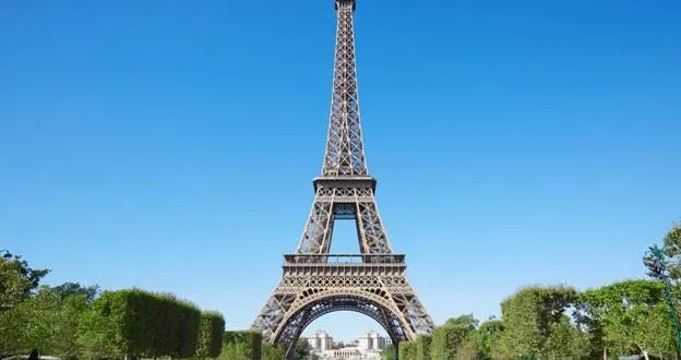 Eiffel Tower Reopens, WHO Says Maintain Social Distance