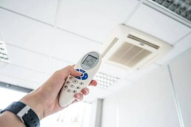 Maintains the internal temperature