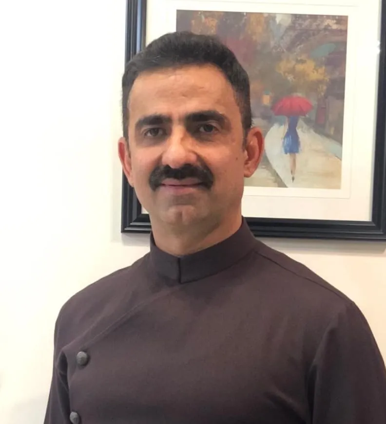 Owner of Jurasik Park Inn