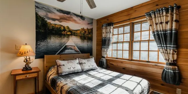 Curtains to Accent Your Bedroom Windows